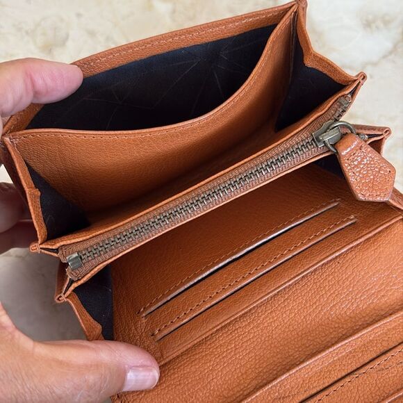 Beracamy Paris Leather Mid-Size Tri-Fold Wallet - Picture 6 of 9